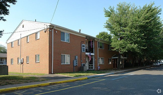2nd image of 928 Creek Rd #C-02
