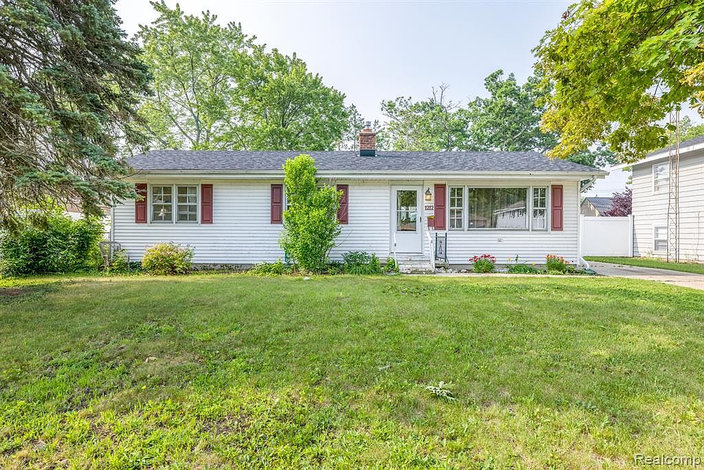 1212 Briarwood Dr, Port Huron, MI 48060 Zillow