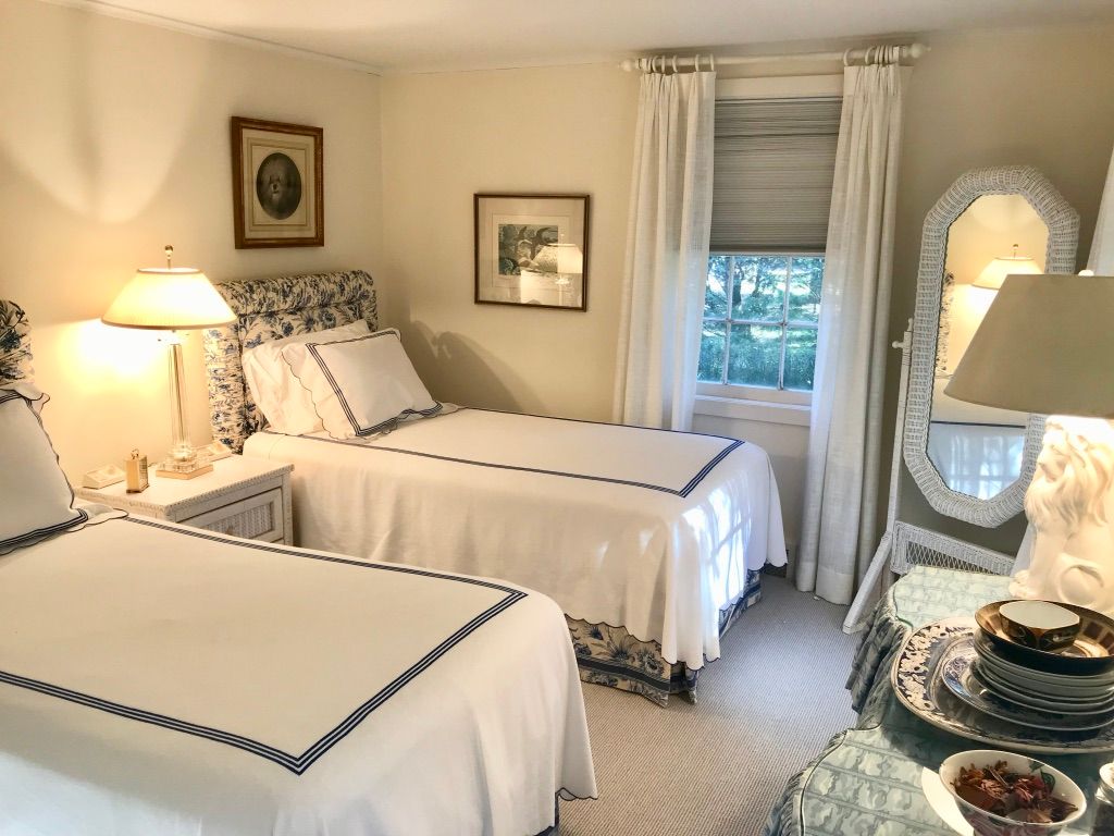  Suite bedroom