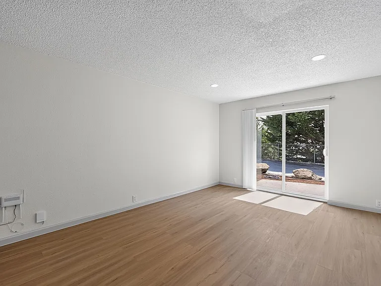 The Clover Apartments — Photo 6
