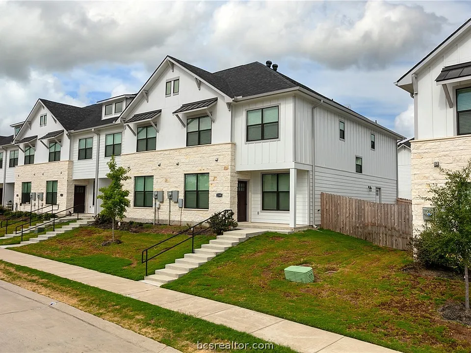 2109 Jax Dr