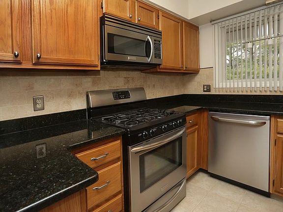 4th image of 47 Whalers Ln #23C