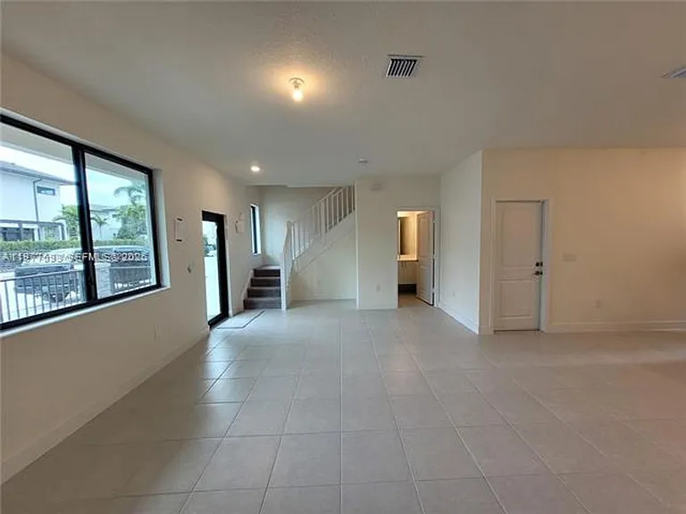 4558 NW 83rd Ave #Townhouse 4558 — Photo 5