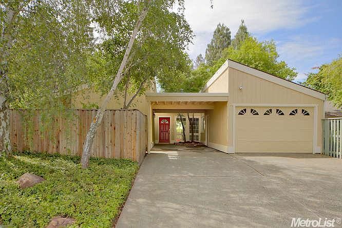 1st image of 824 Pamplona Ave