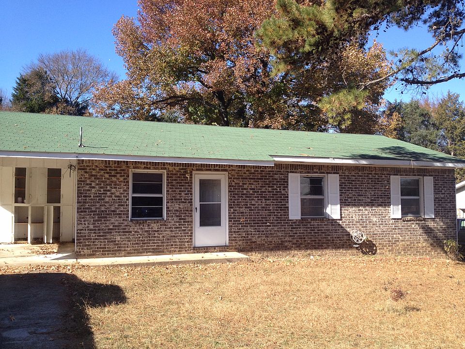 1st image of 26 White Dr