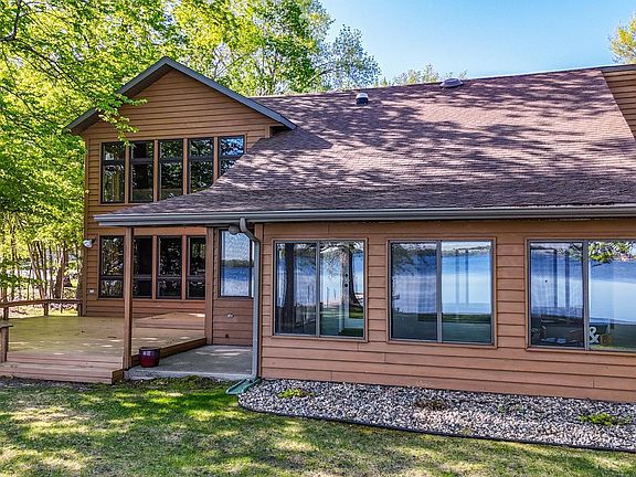 4th image of 570 Shorewood Dr