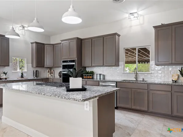 208 W 5th St, Lampasas, TX 76550