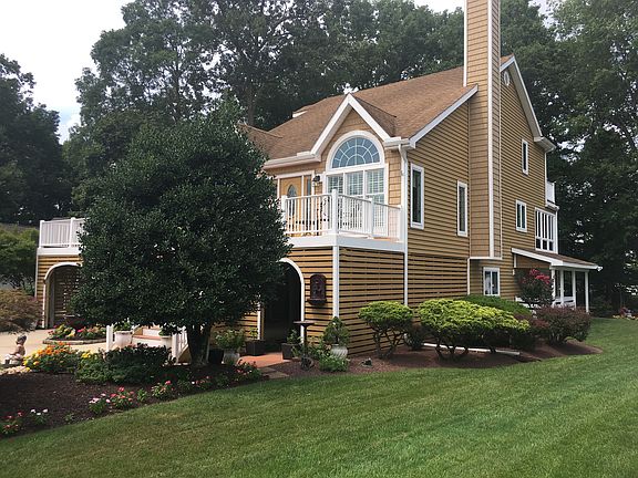 2nd image of 704 Fox Tail Dr