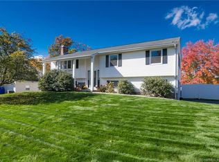 40 Foxcroft Rd, Enfield, CT 06082