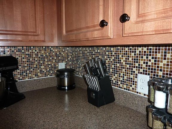 4th image of 6416 Park Pond Dr #2