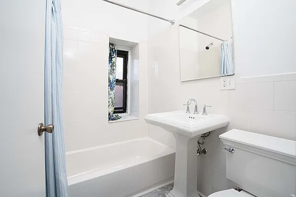 Rented by R New York | media 9