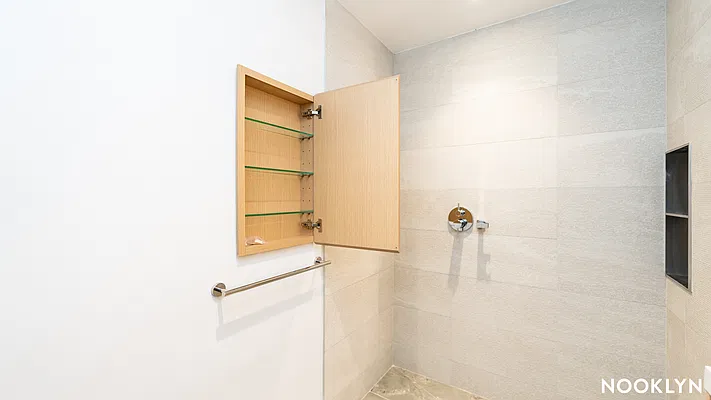 Bathroom, photo 2