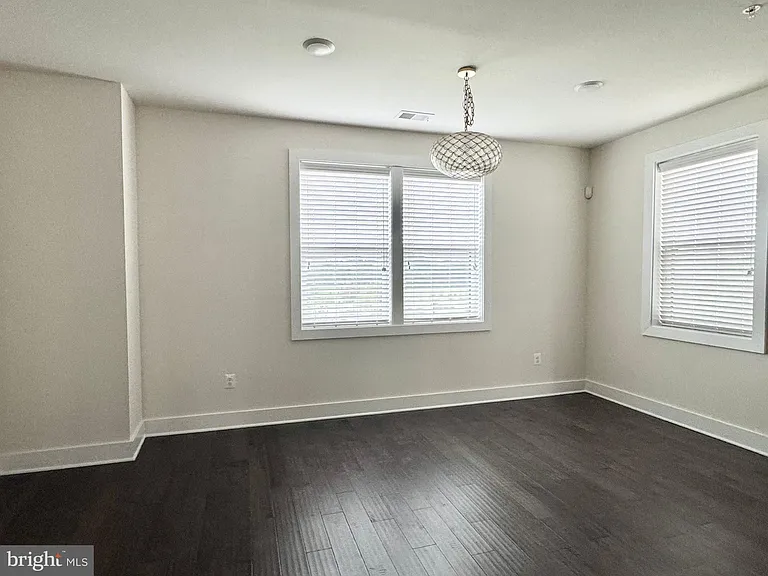44858 Tiverton Sq — Photo 31
