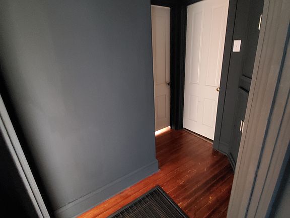 5th image of 401 Broadway St