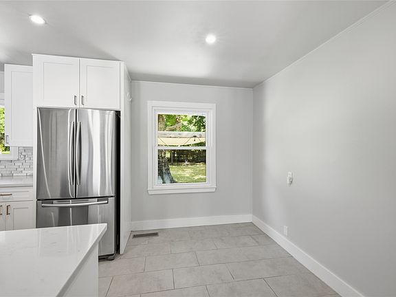 5th image of 2429 S Marion Ave