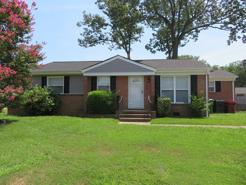 3105 Holly Ave