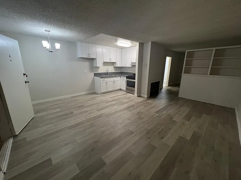 14814 Erwin St #6 — Photo 6