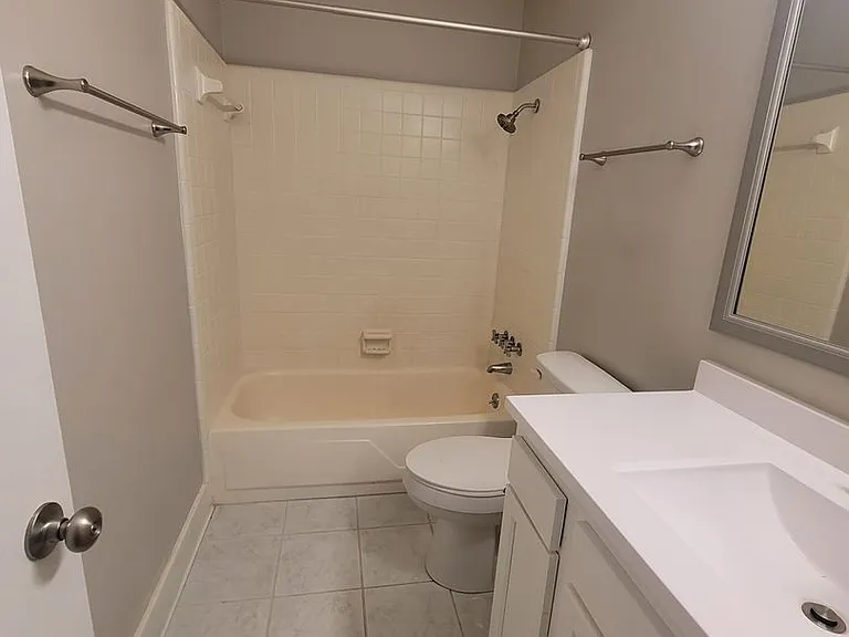 825 Montclair Dr — Photo 6