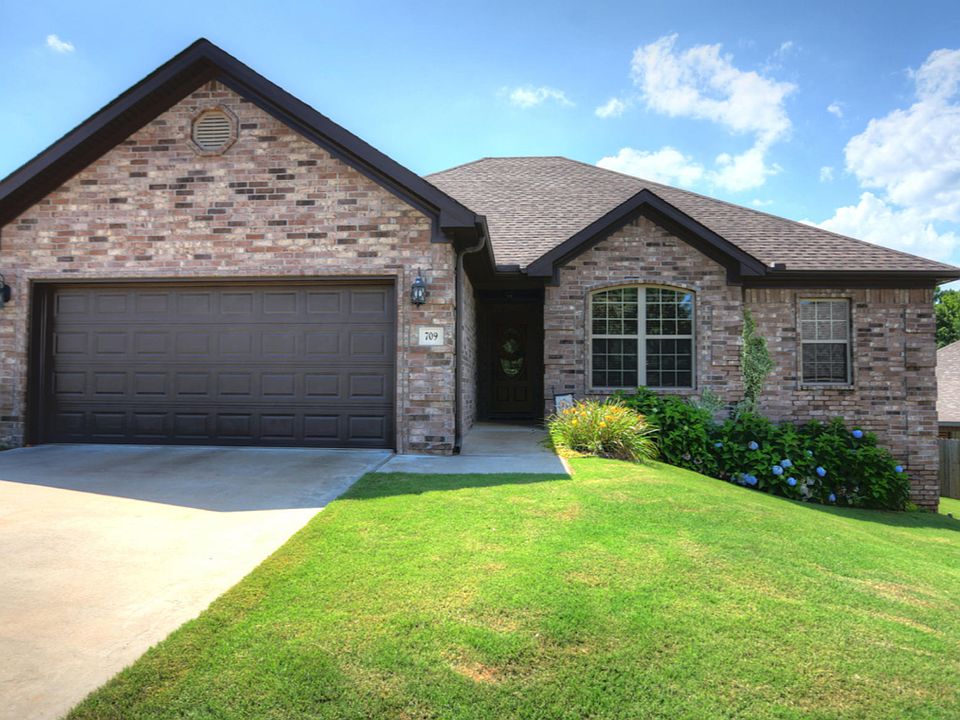 1st image of 709 Mimosa Ct