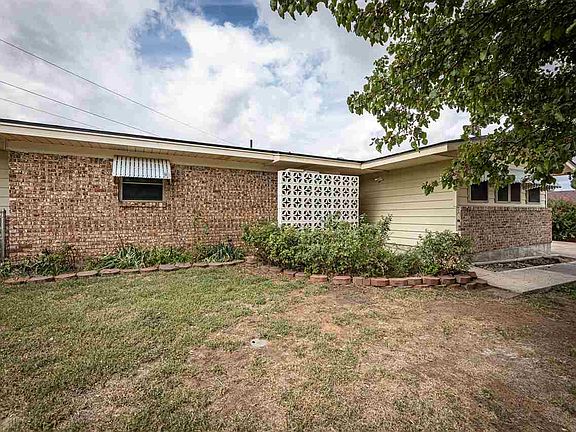 2nd image of 2702 NW Hilltop Dr