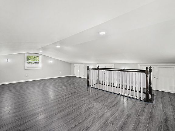 5th image of 2039 E 70th St