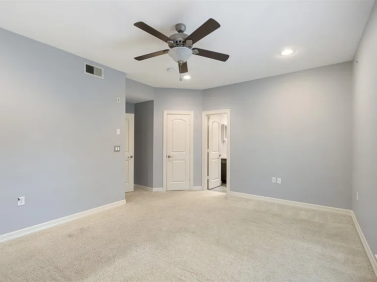 3501 Chenevert St #17 — Photo 9