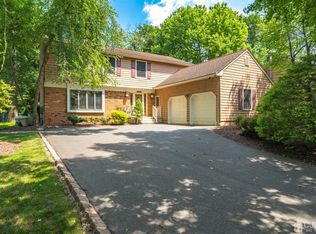 9 Aspen Cir, Edison, NJ 08820