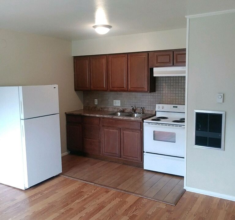 1st image of 303 Superior Ave APT 21