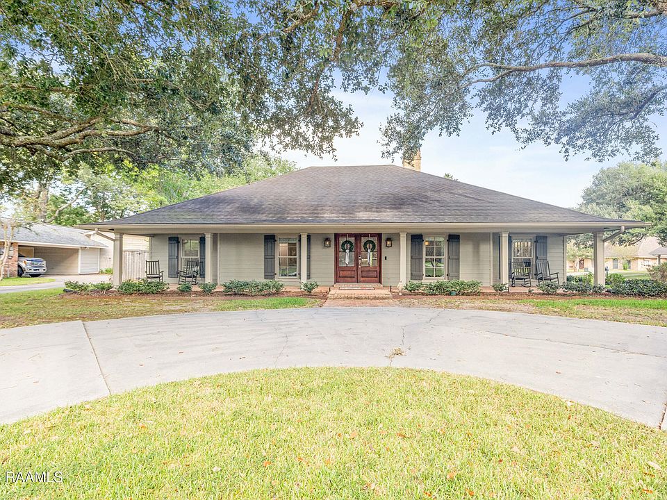 1st image of 309 Lakeside Dr