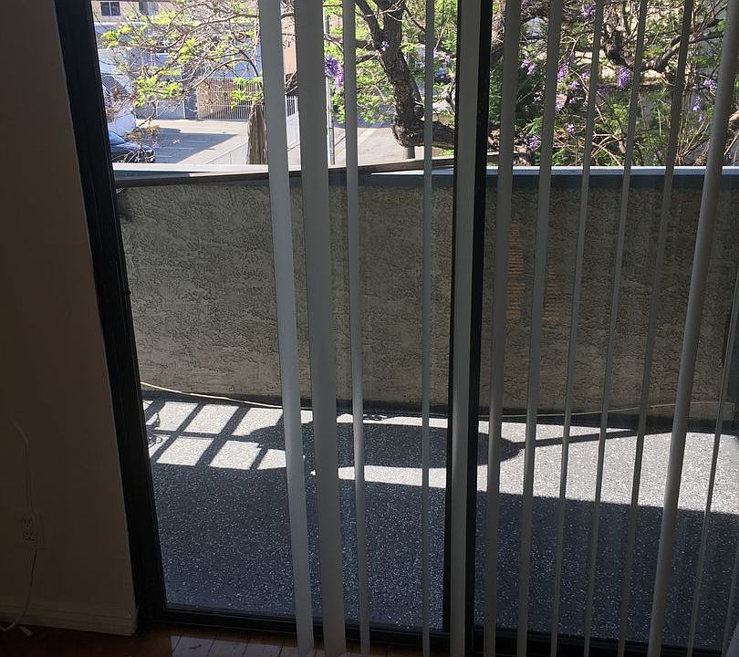 1st image of 1050 S Westmoreland Ave APT 208