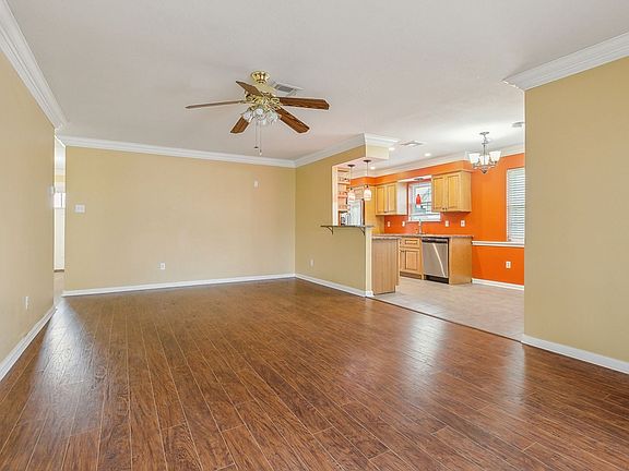 2nd image of 2125 Leslie St