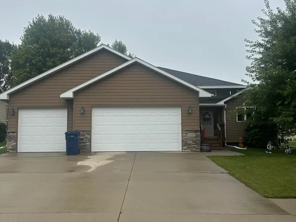 1508 N Park St, Watertown, SD 57201