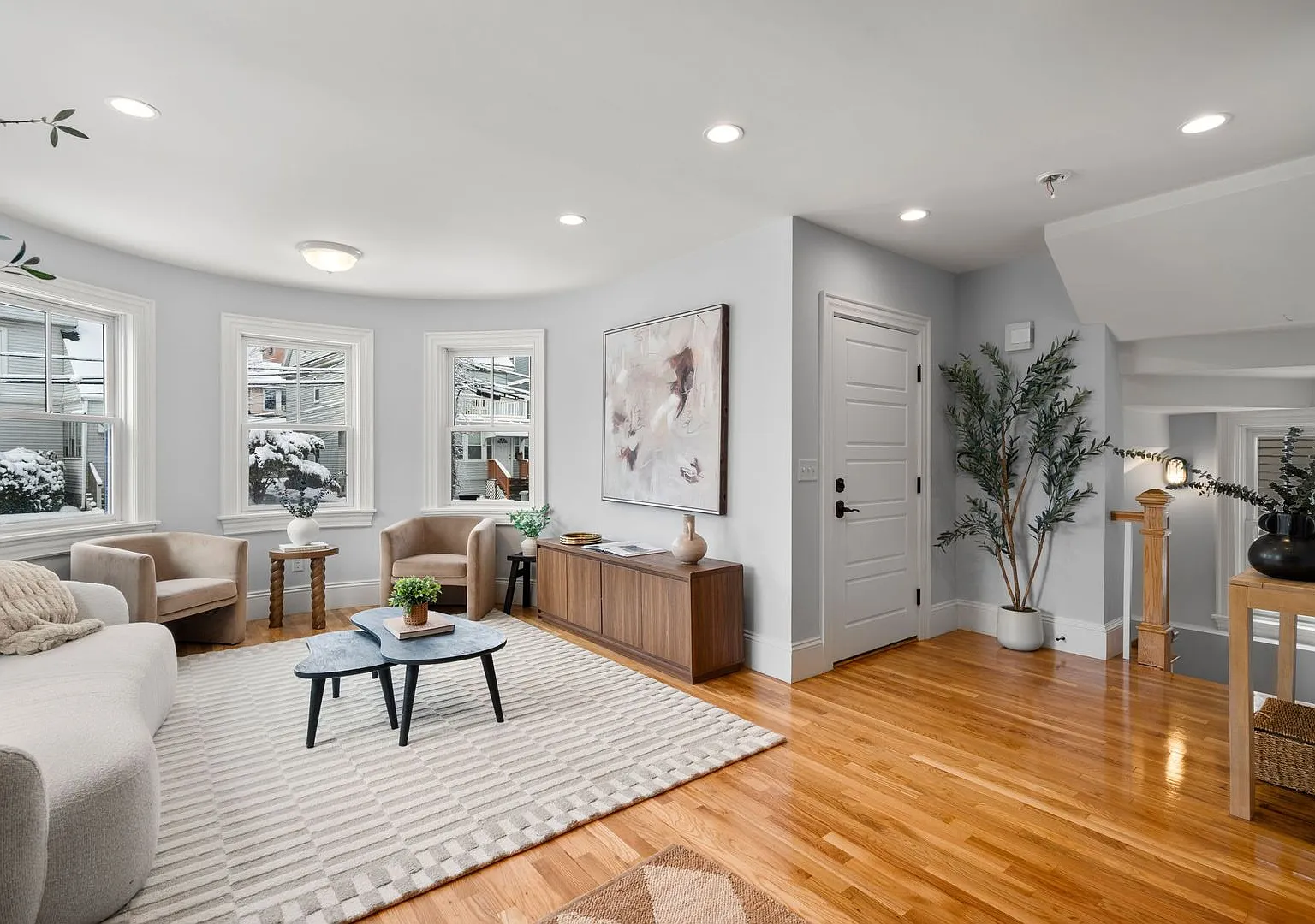 Amazing 3 bed 3 bath in Allston — Photo 1