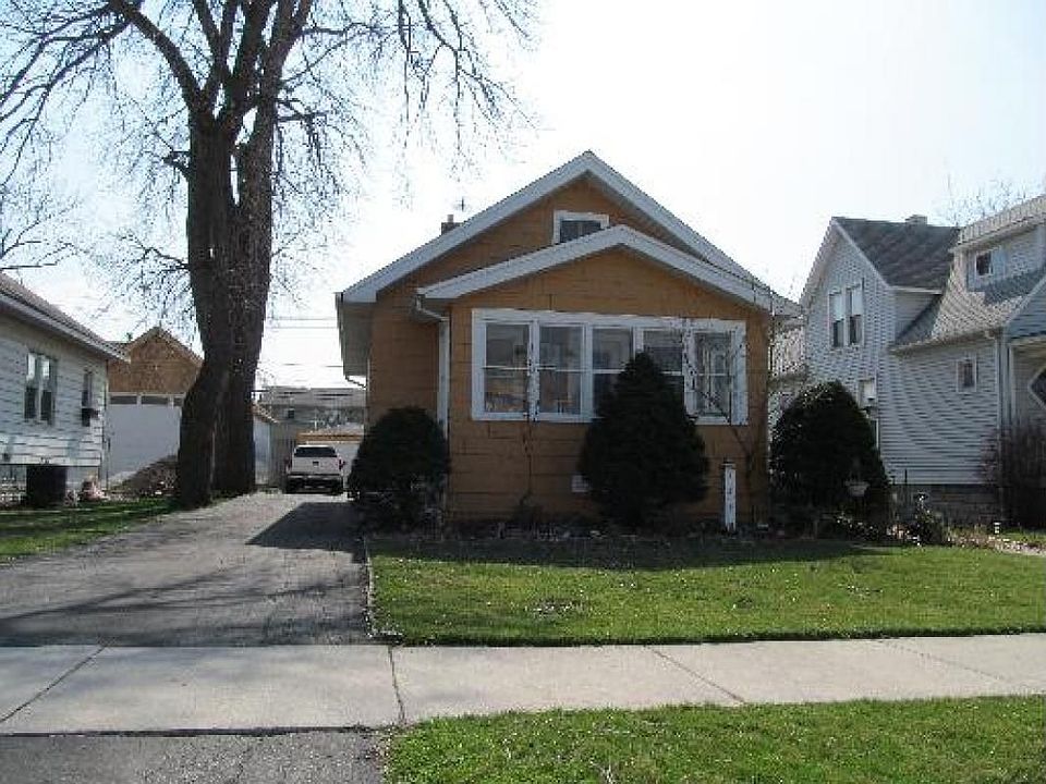 2nd image of 447 E 161st Pl