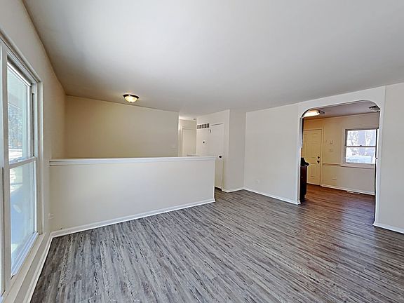 5th image of 108 S Spruce Ln