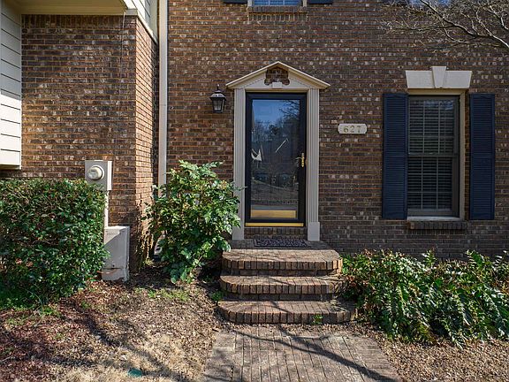 4th image of 627 Mountain Laurel Ct