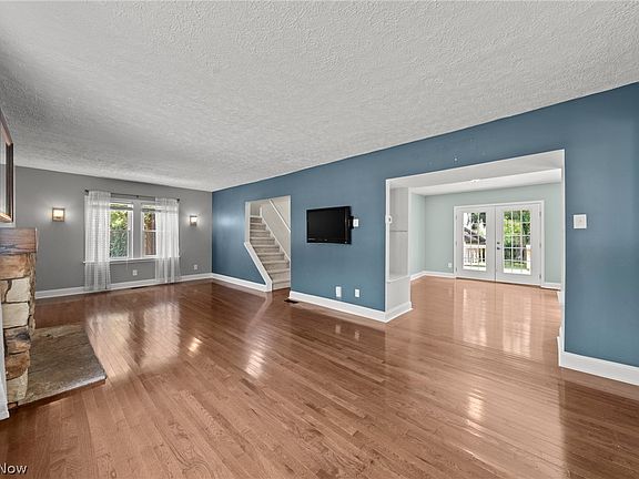 3rd image of 1591 Maywood Rd