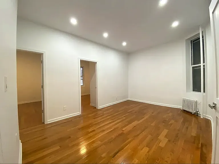 18 N Moore St #2R — Photo 1