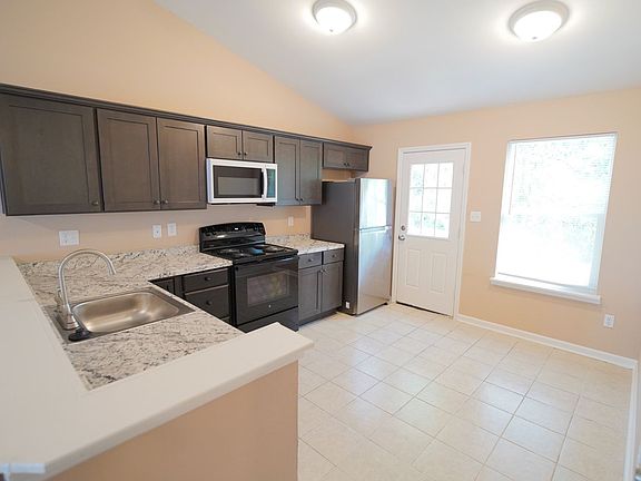 4th image of 933 Ashburn Dr