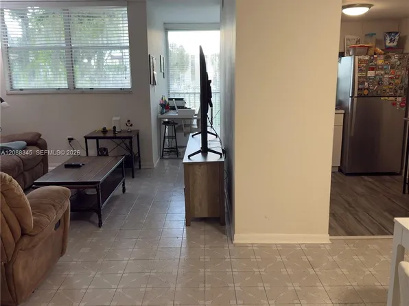 9431 SW 4th St, Miami, FL