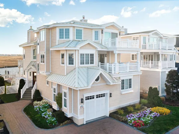 526 7th St, Avalon, NJ 08202