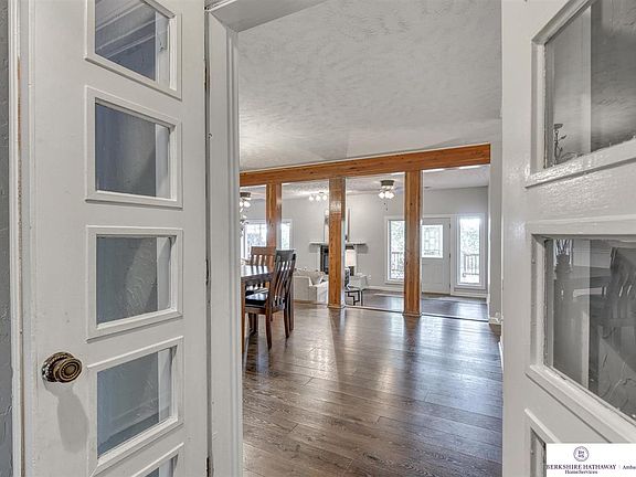 3rd image of 2212 Beaver Lake Blvd
