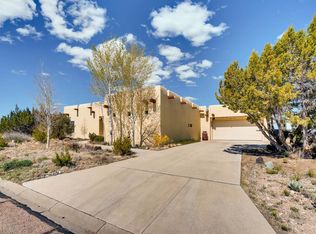 6059 Hoochaneetsa Plz S, Cochiti Lake, NM 87083