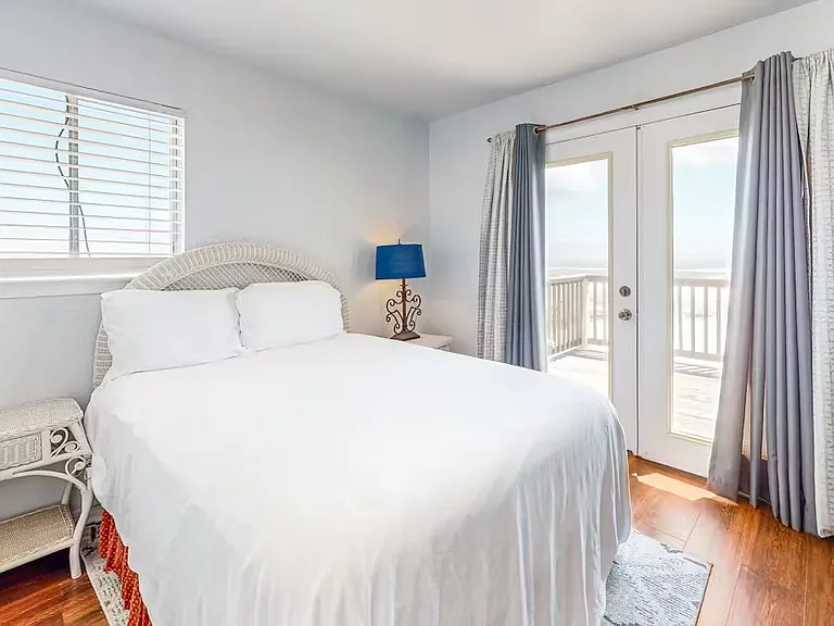 5994 Beach Blvd — Photo 9