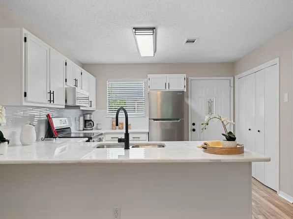 1681 W Highway 98 APT 3, Mary Esther, FL 32569