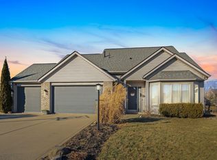 10236 Lake Sebago Dr, Fort Wayne, IN 46804