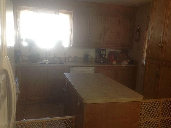 5th image of 703 E Walker St