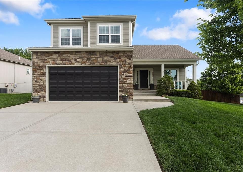 1st image of 1740 NE Nine Oaks Dr
