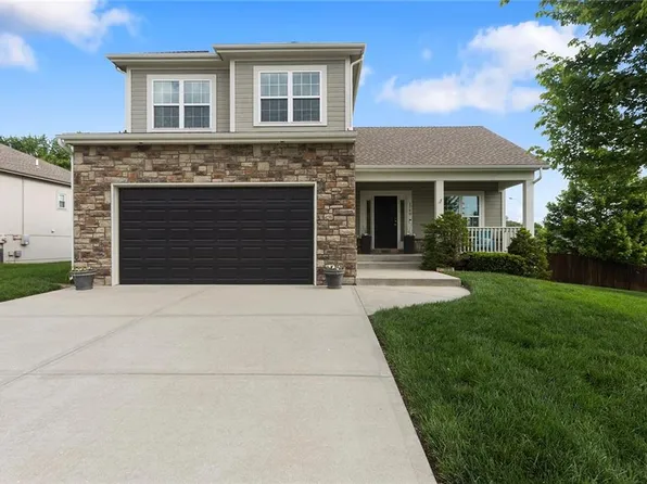 1740 NE Nine Oaks Dr, Lees Summit, MO 64086