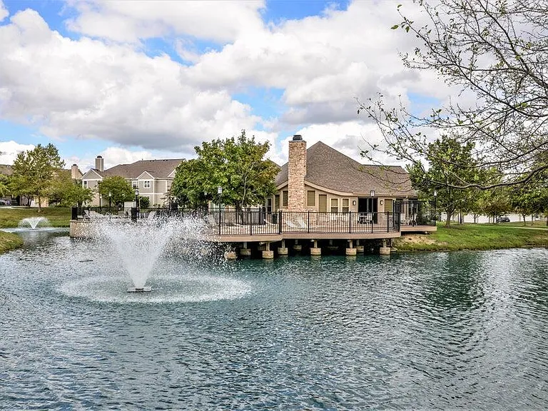 1550 Oakfield Dr — Photo 30